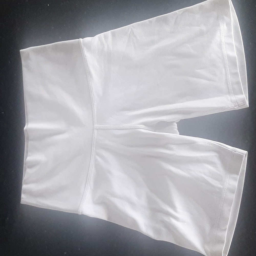 ARITZIA / TNA butter shorts